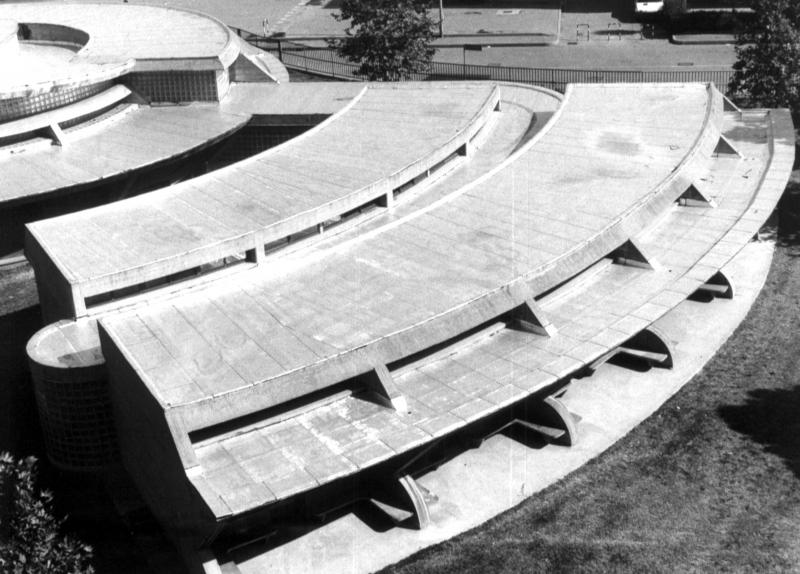 27. Scuola materna al villaggio Incis di Pieve Emanuele, 1969-74. Vista sud della copertura