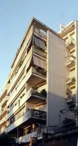 Particolare angolo prospetto principale
