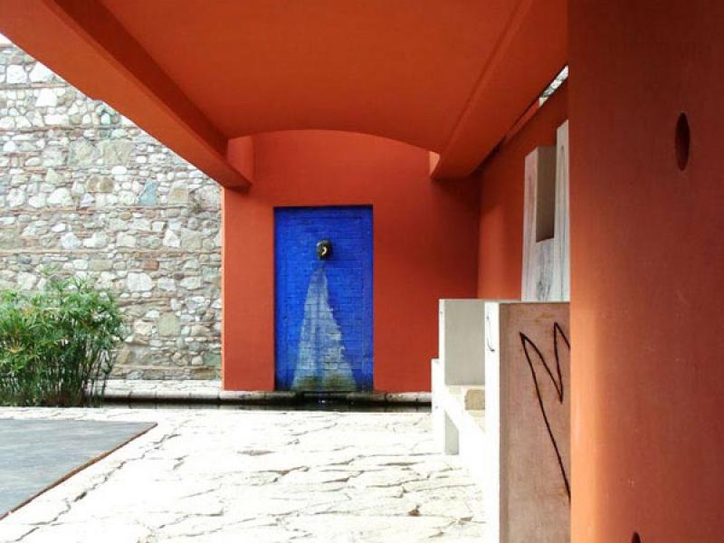 Vista del passaggio interno al doppio muro