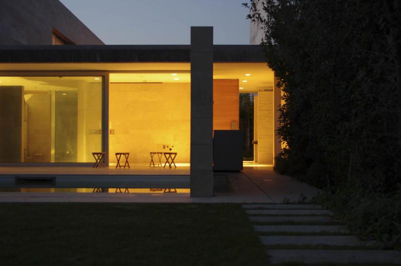 vista notturna dalla piscina