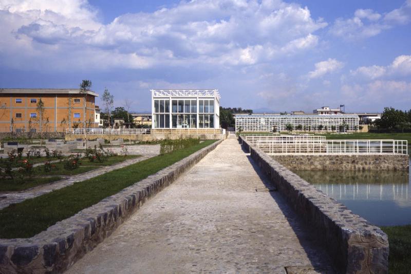 Percorso di accesso lungo l'invaso