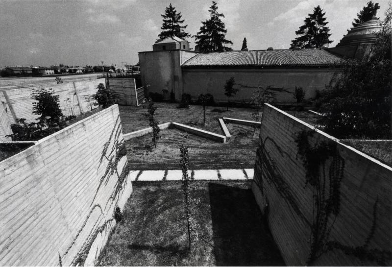 Vista dalla copertura verso il cimitero storico