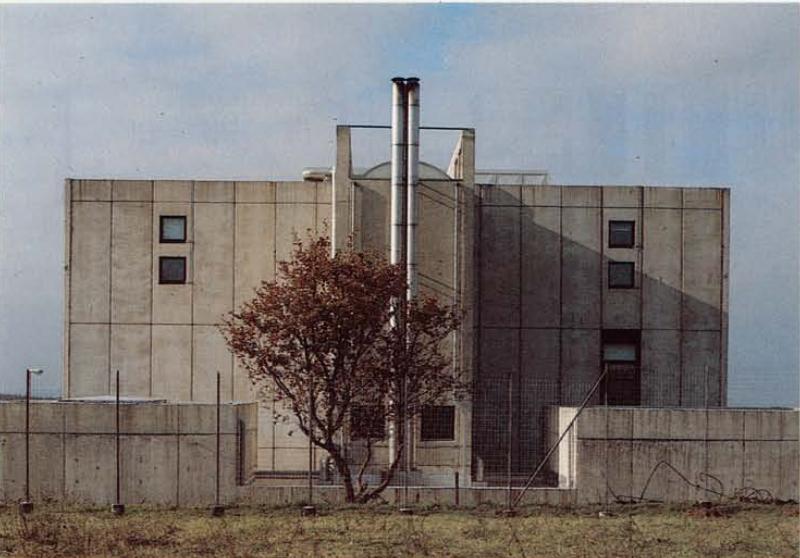 Fronte ovest con centrale termina della palestra