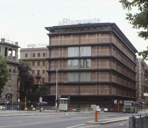 Vista esterna prospetto su piazza Fiume