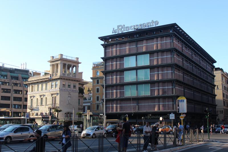 Vista esterna da piazza Fiume
