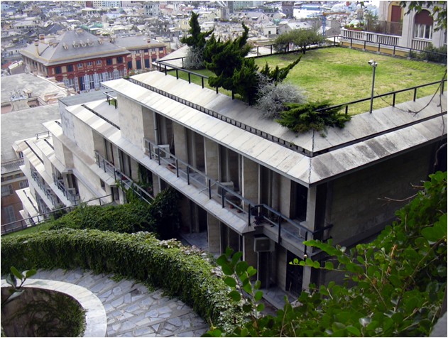 Veduta generale dell'edificio dalla Spianata Castelletto  