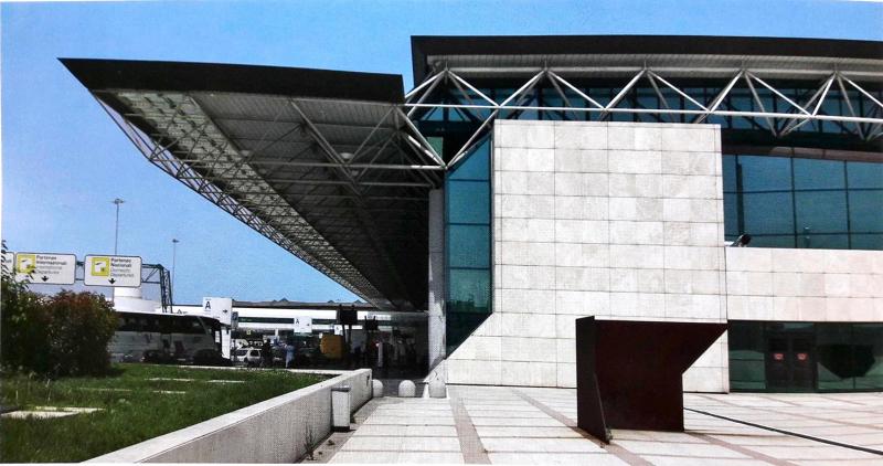 Vista prospetto laterale e pensilina