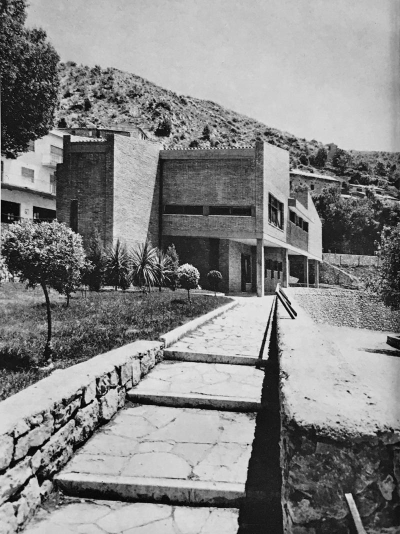 Vista dal giardino al livello inferiore