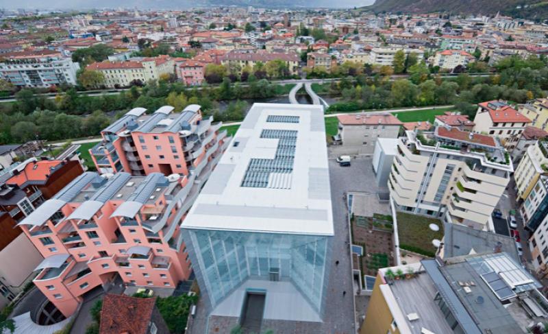Collocazione lungo l’asse tra città vecchia e moderna