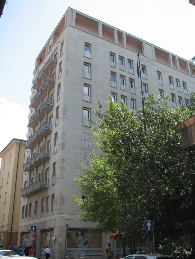 facciata esterna, vista d'angolo