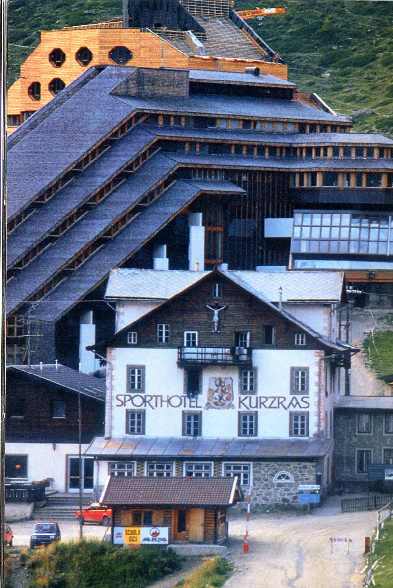 vista facciata con ingresso