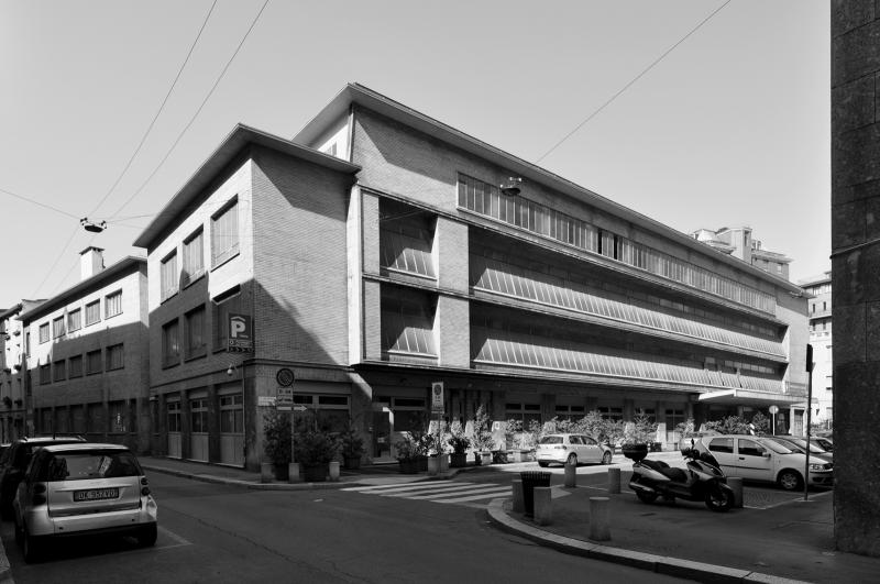 Vista generale dell'edificio da via Lentasio