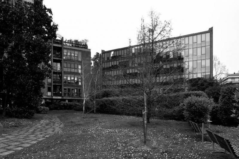Vista dal giardino dell'edificio a terziario