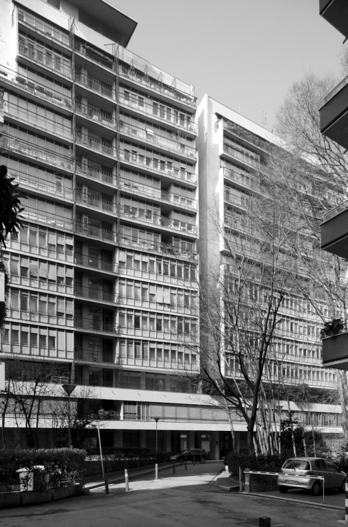 Il fronte sul cortile interno della doppia torre residenziale