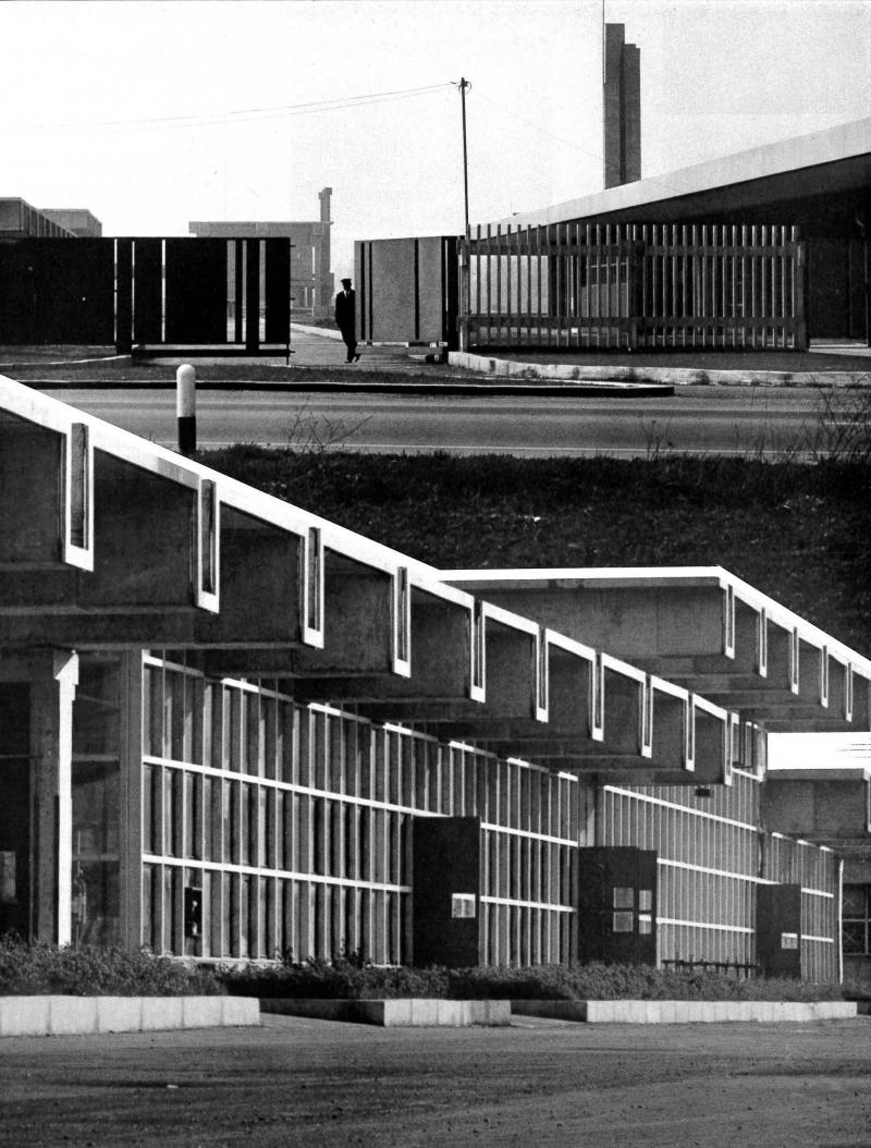 Vedute esterne dell’ingresso e del fabbricato produttivo, anni Sessanta