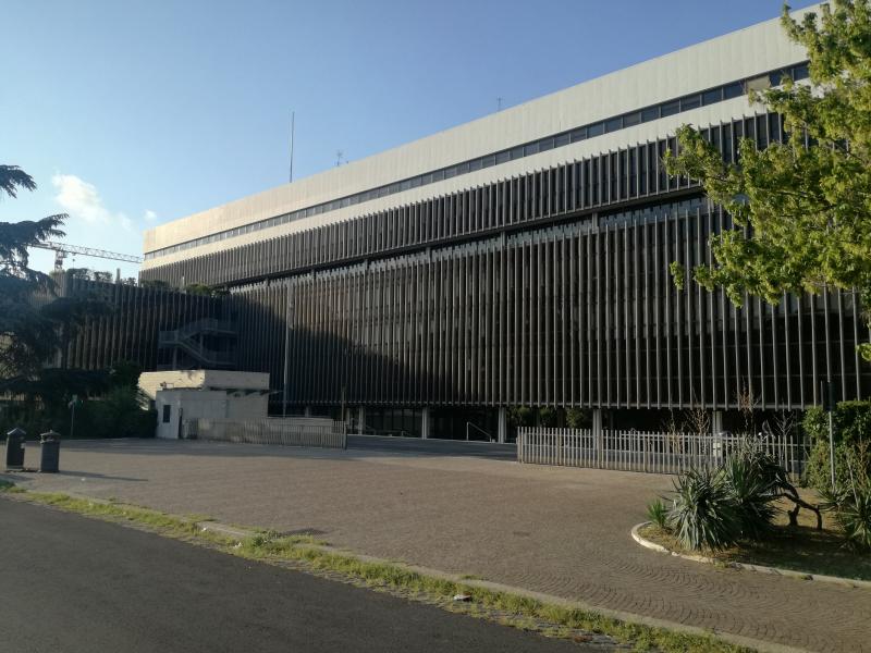 Vista esterna da piazzale dell'Industria