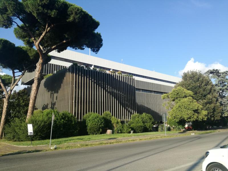 Particolare edificio a Est