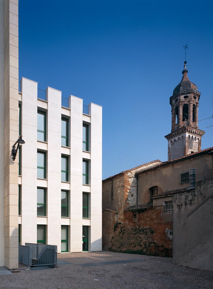 Prospetto parziale del blocco residenziale sulla corte