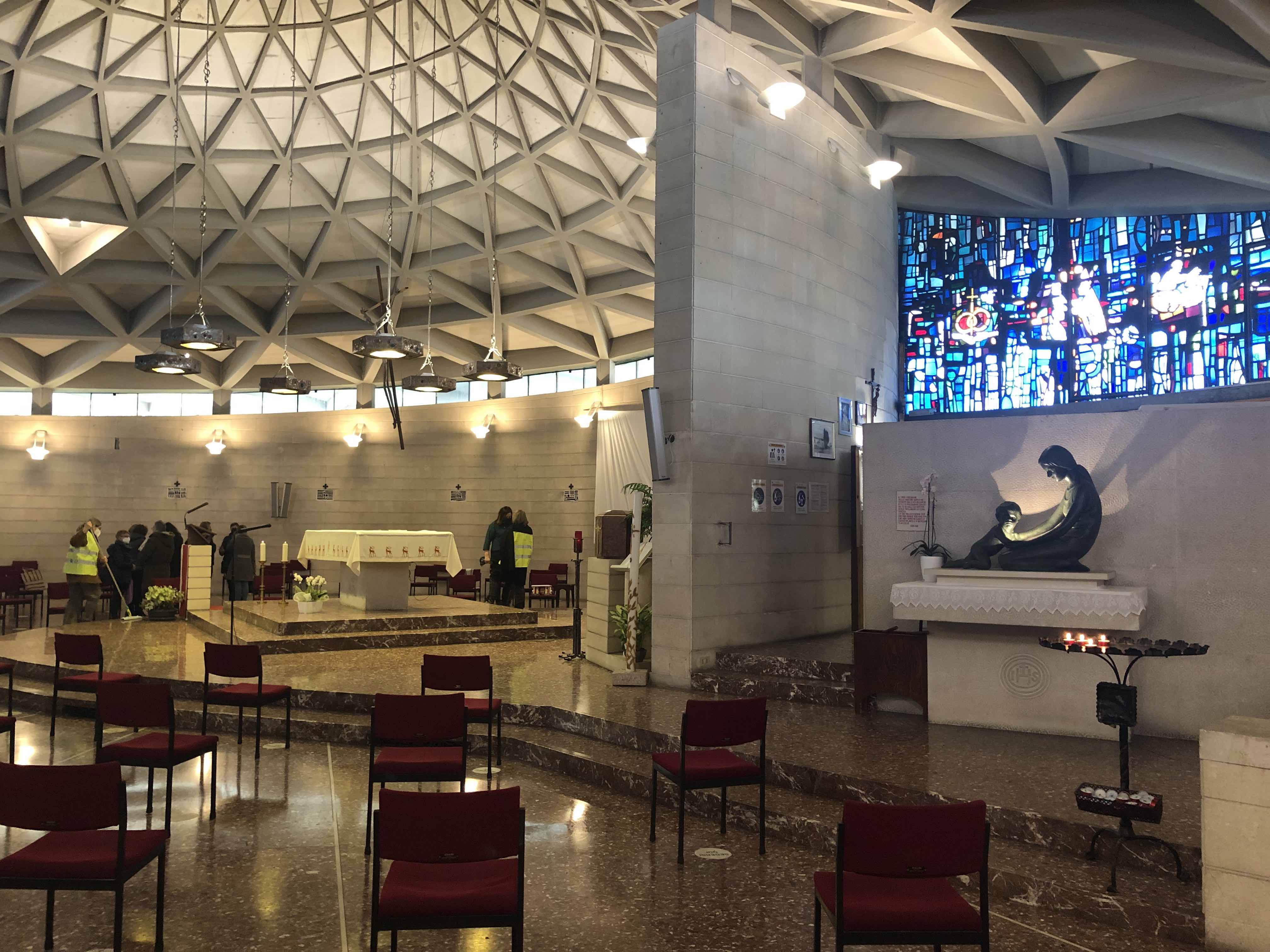 Vista parziale dell'aula verso l'altare