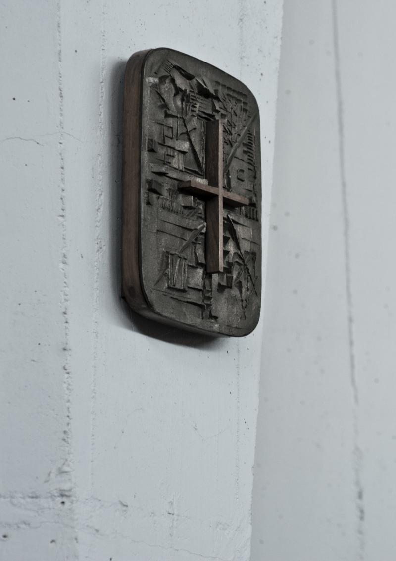 Dettaglio della via crucis di Giò Pomodoro, 2019 