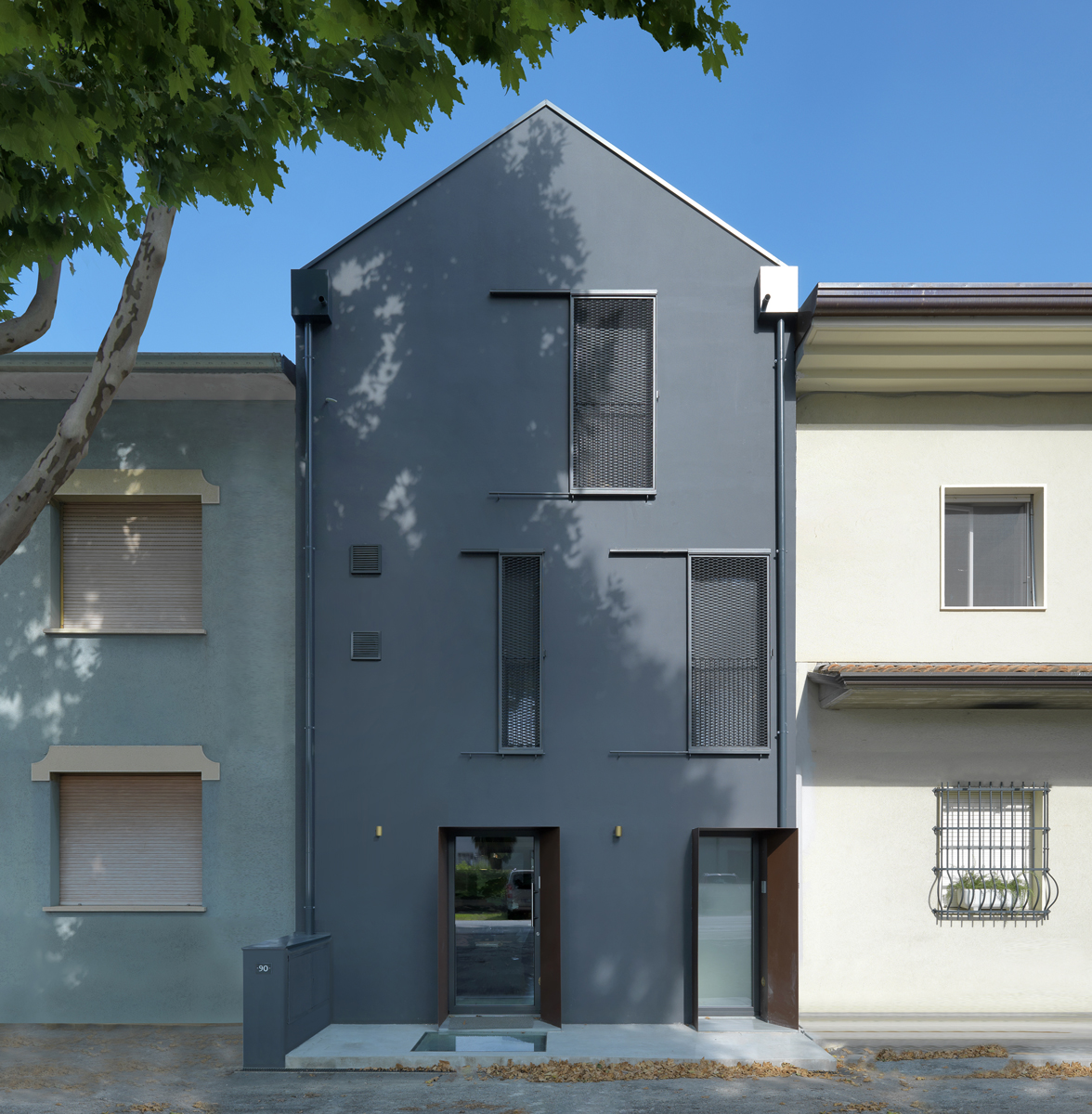 Facciata fronte strada