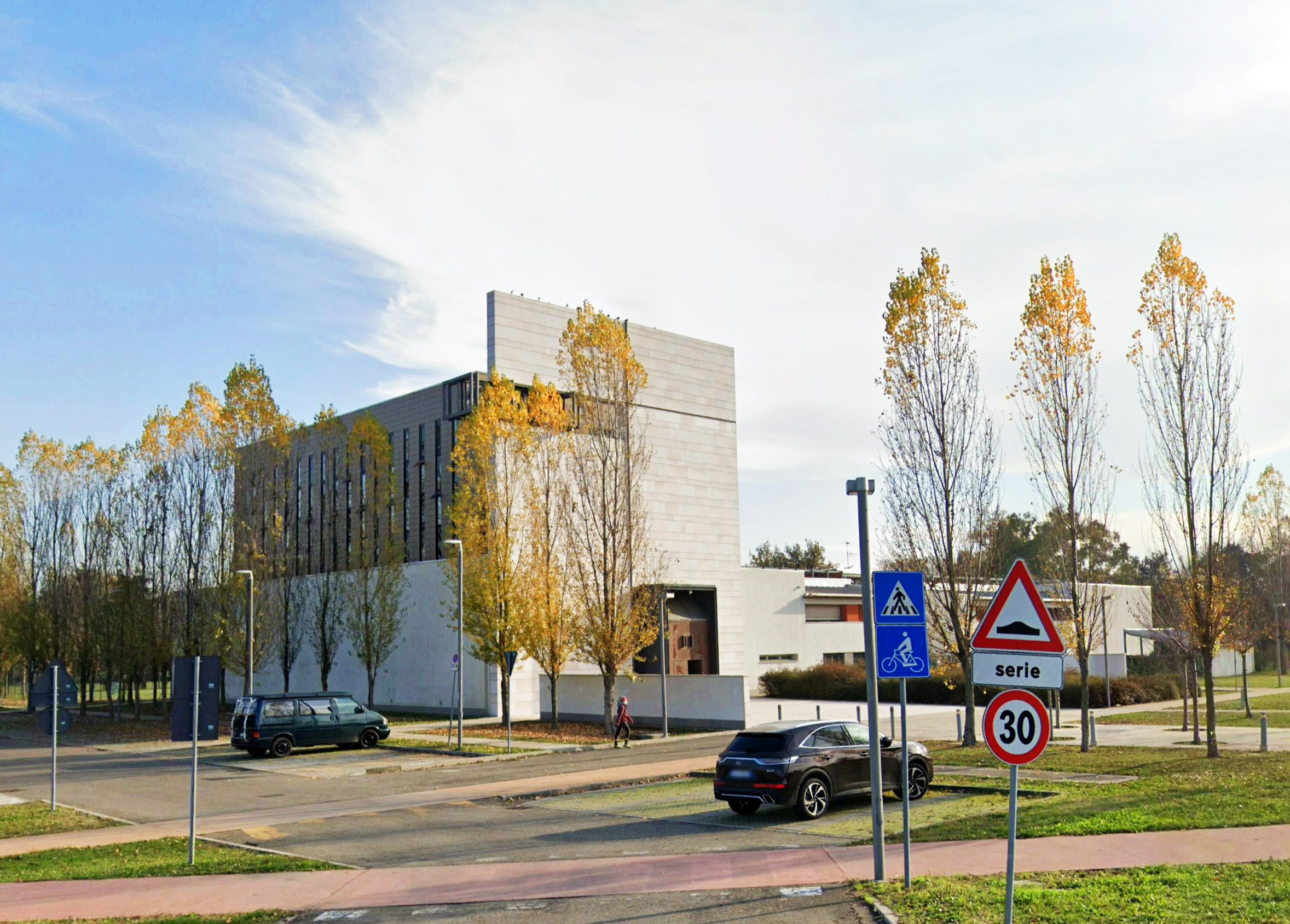 Vista esterni - fronte strada