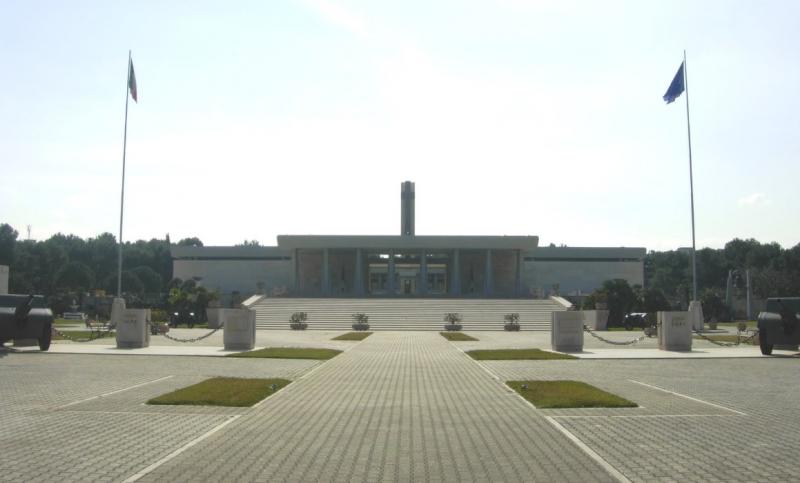 Fronte su Via Giovanni Gentile