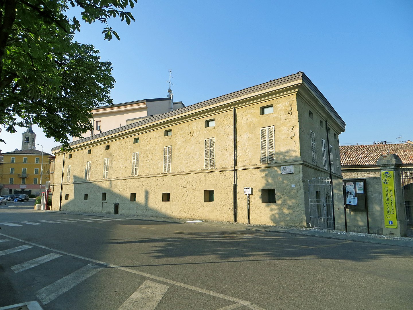 Vista esterni - Facciata Piazza Fanfulla