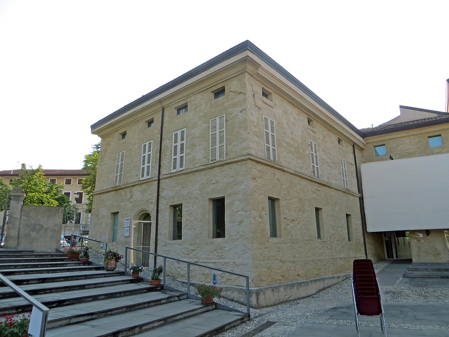 Vista esterni - ingresso sud
