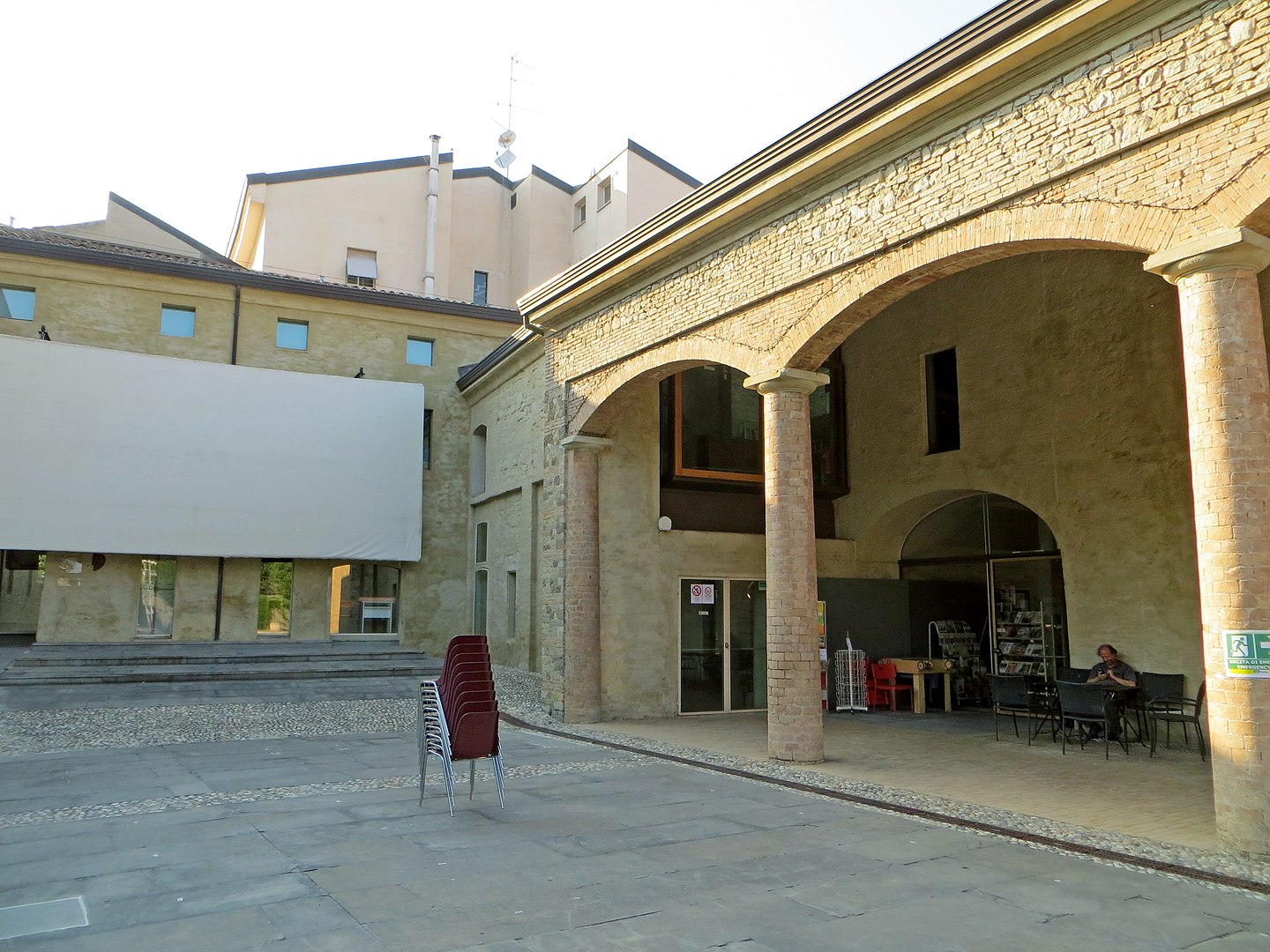 Dettagli - corte lato nord