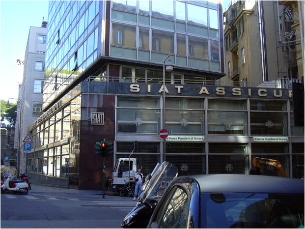 Vedute dell'edificio dal via XII ottobre - Particolare baamento 