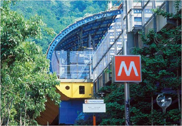 Veduta della stazione da via Brin a pochi anni dalla realizzazione 