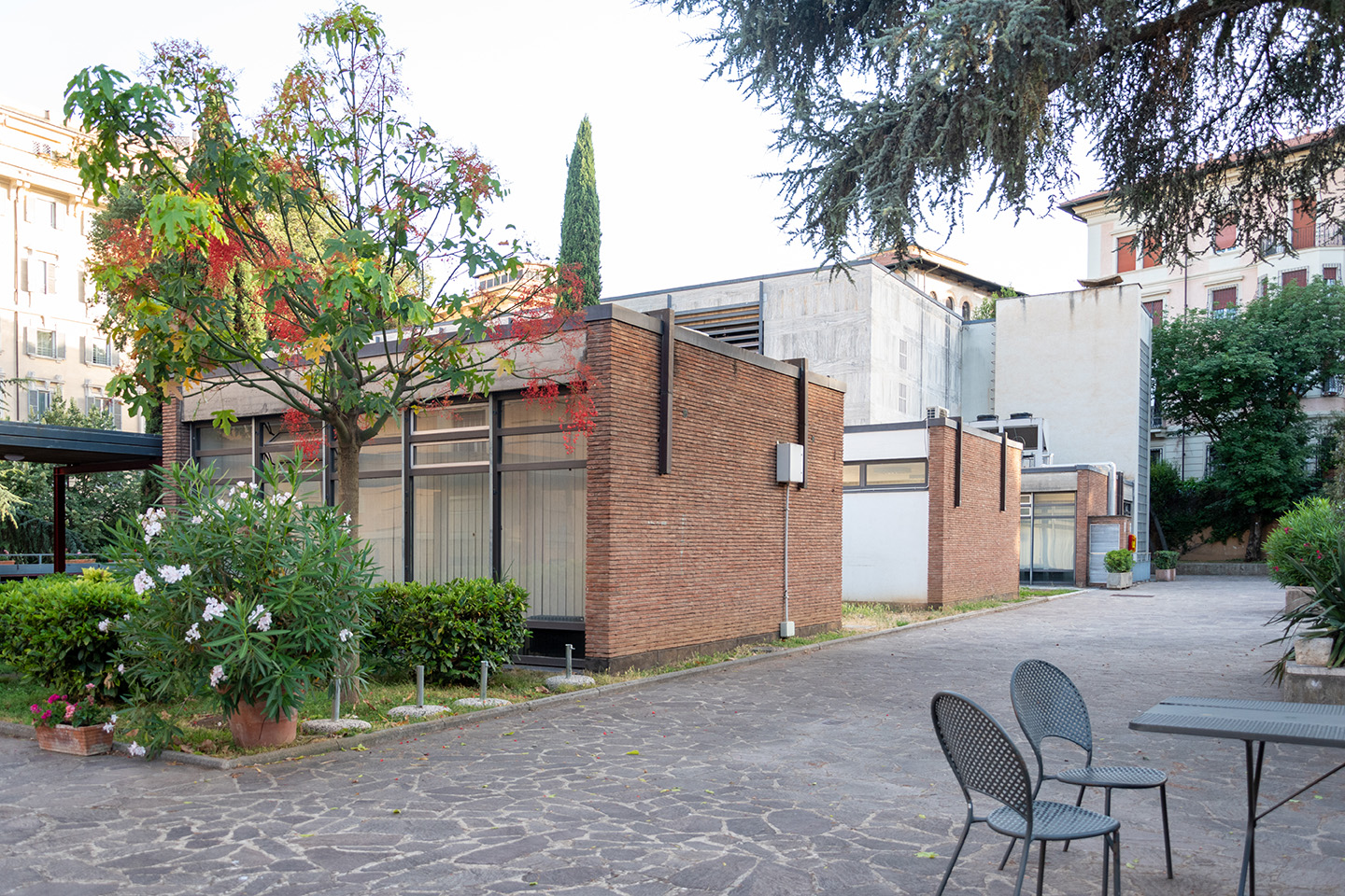 Ingresso da Via di Villa Albani