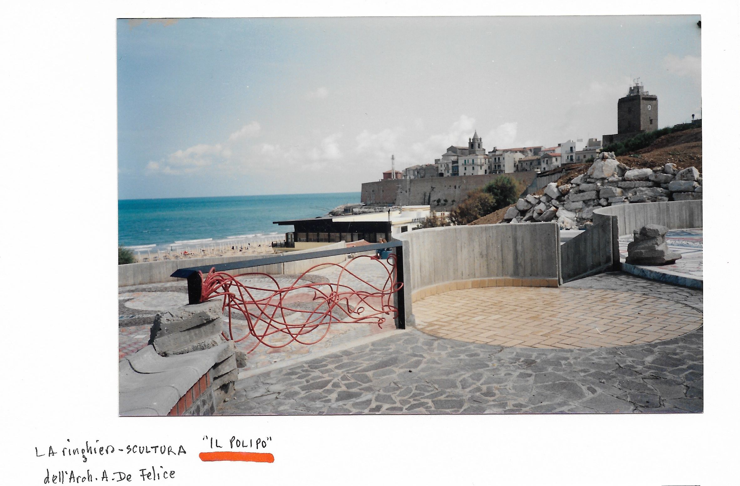 particolare ringhiera - scultura 