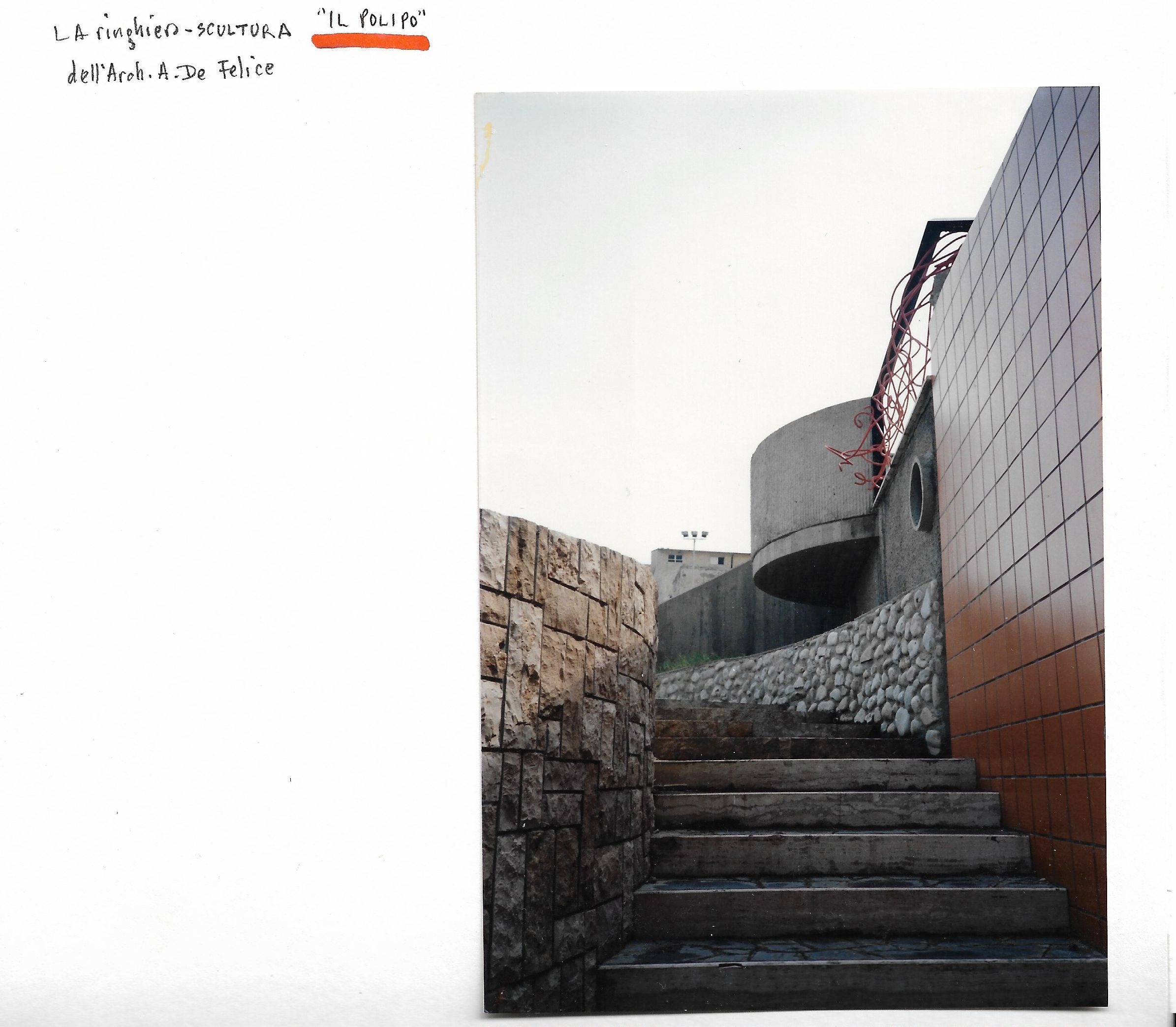 particolare ringhiera - scultura 