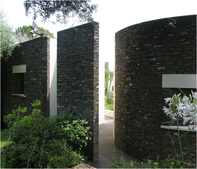 Prospetto nord ovest verso l'ingresso