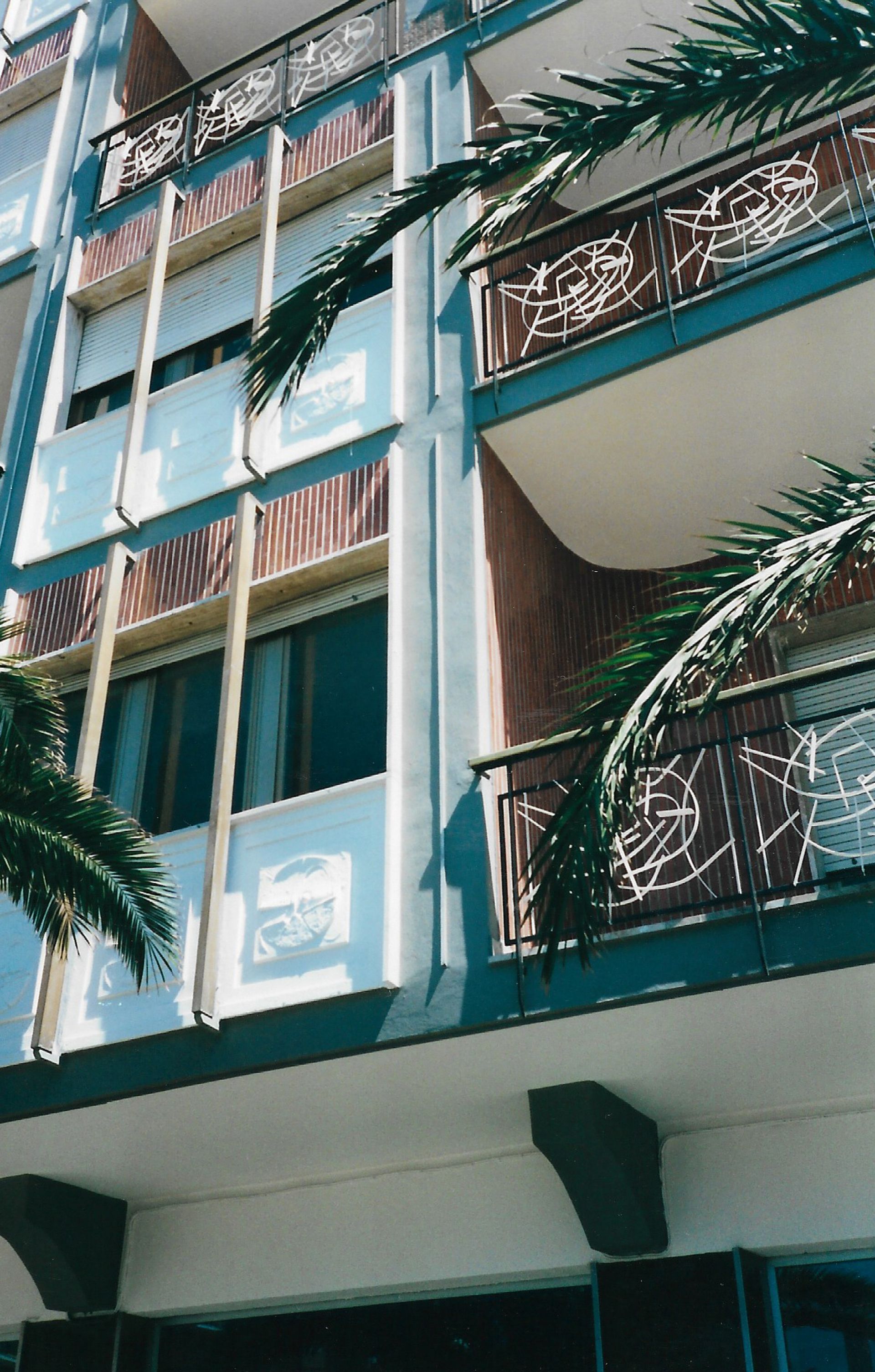 particolare facciata: ringhiere e parapetti (2008)