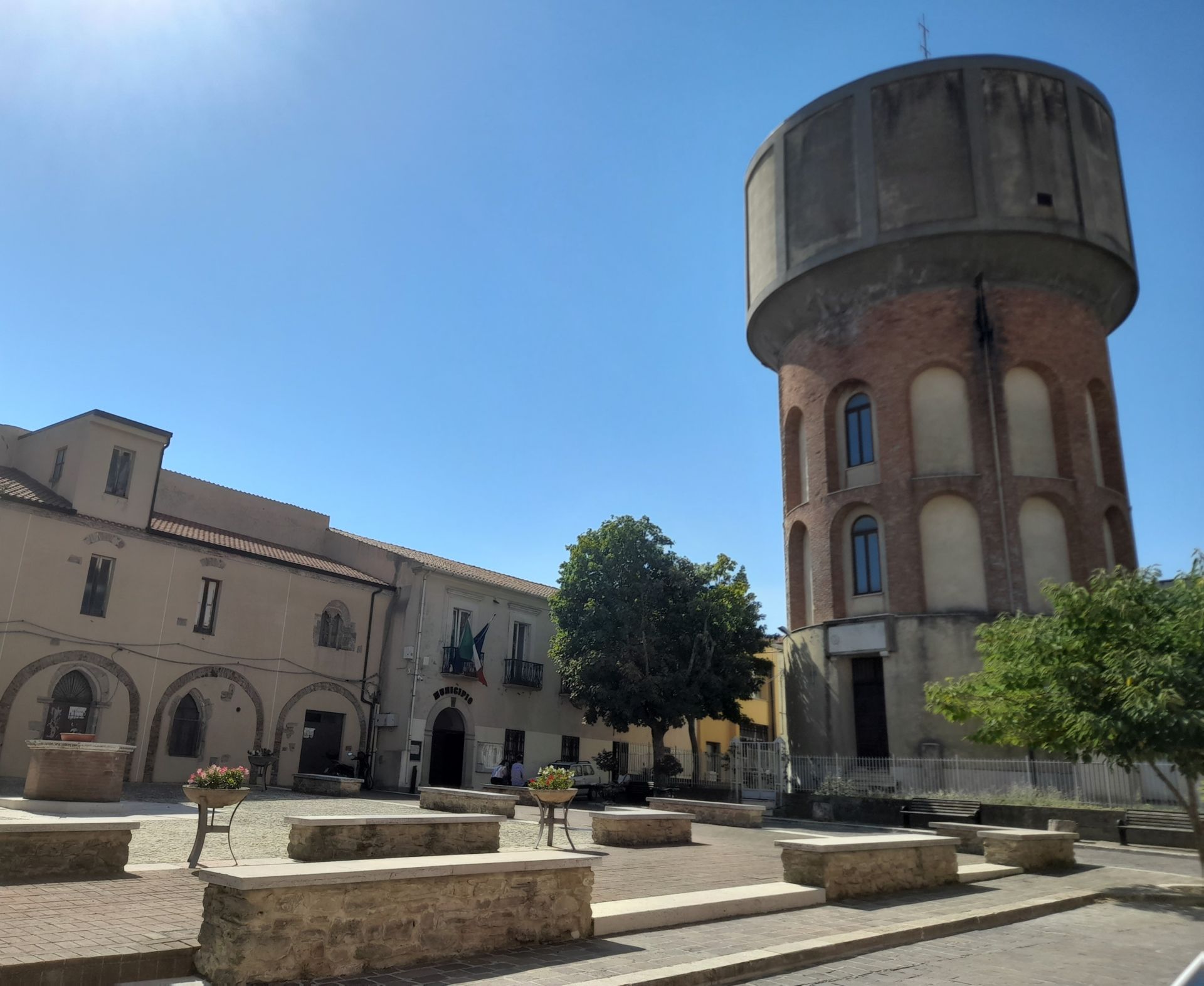 vista da via G. de Sanctis - inserimento urbano