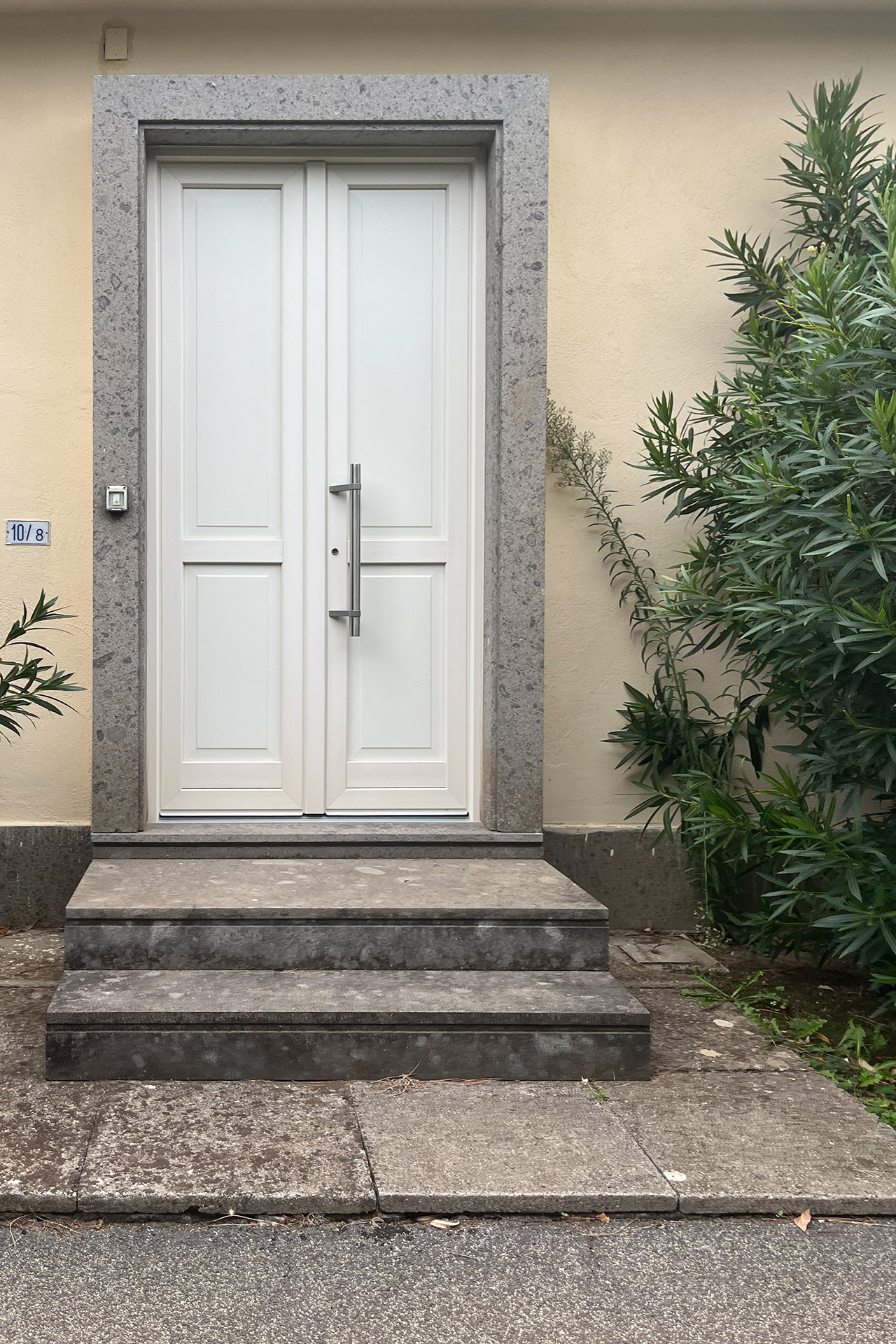 Dettaglio dell'accesso ad una delle residenze