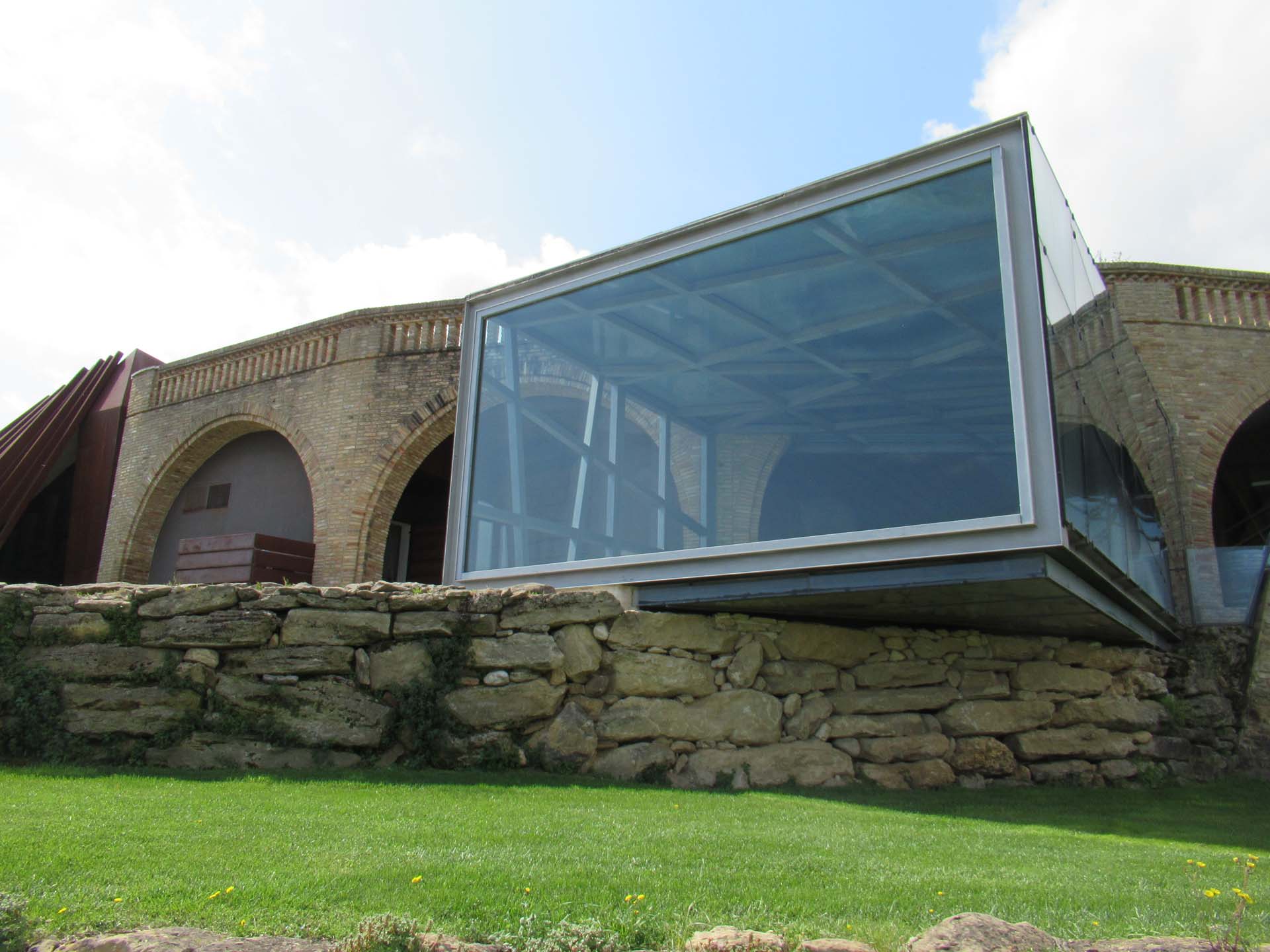 vista volume esterno cantine