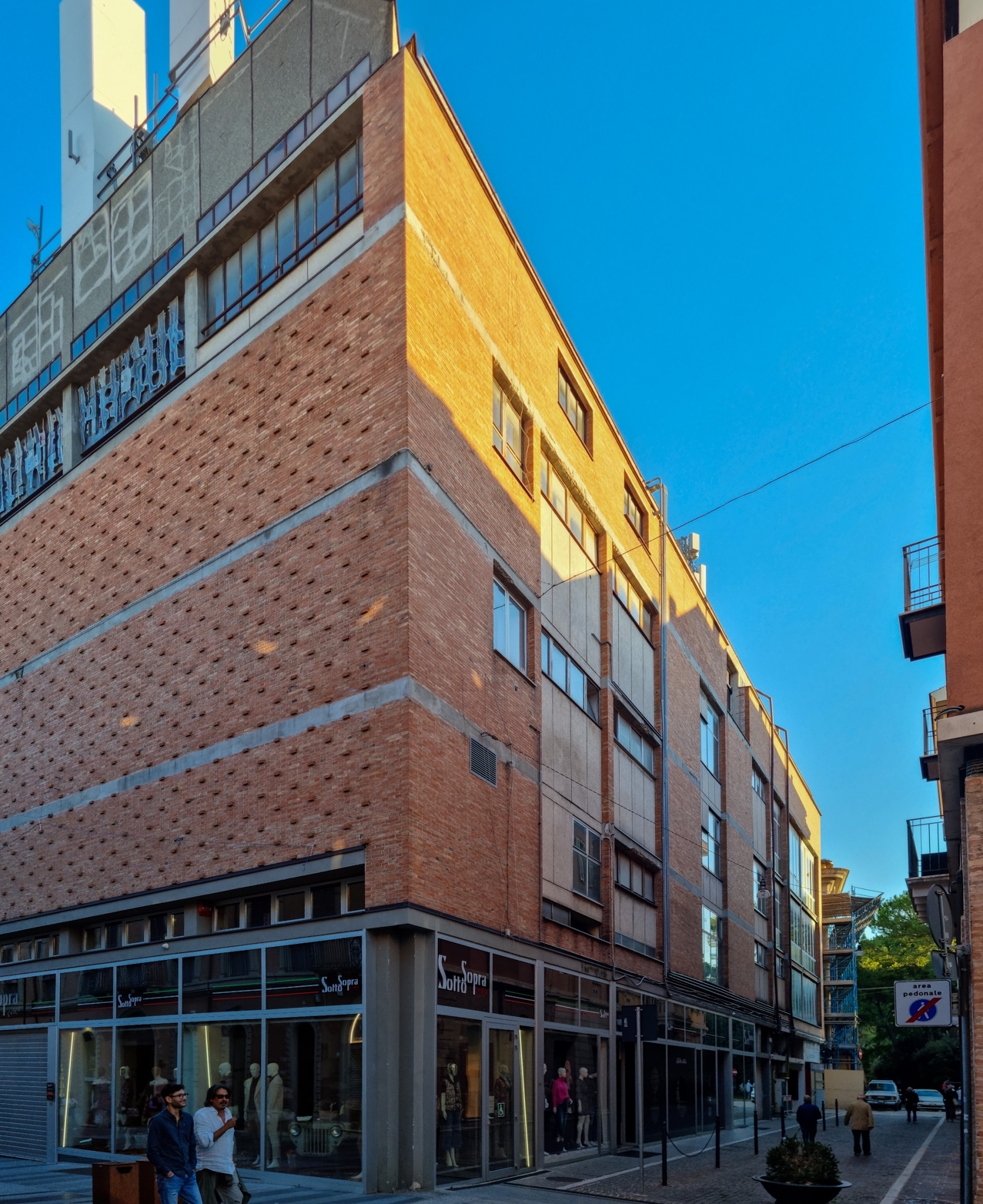 Scorcio della facciata laterale