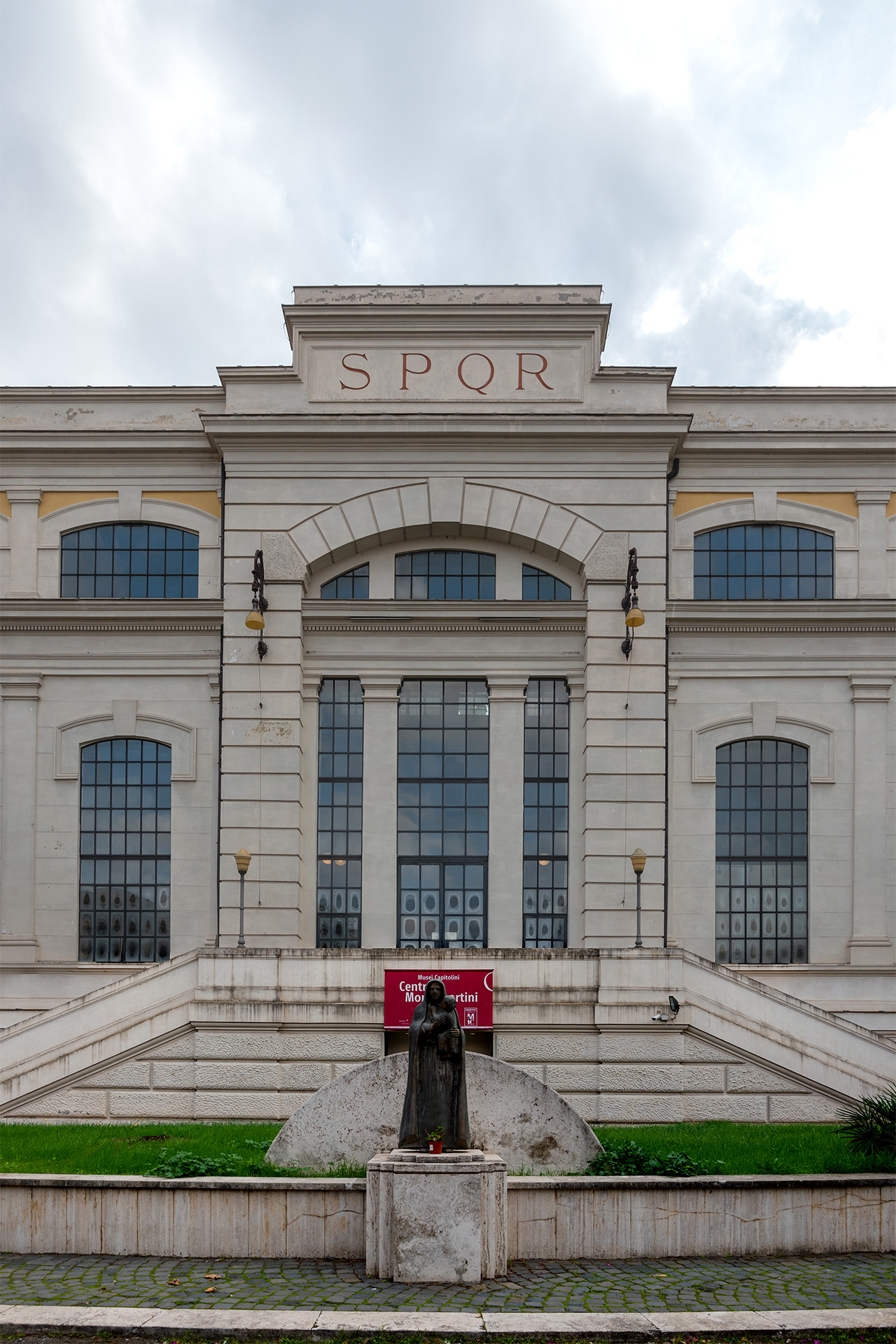 Facciata, vista frontale