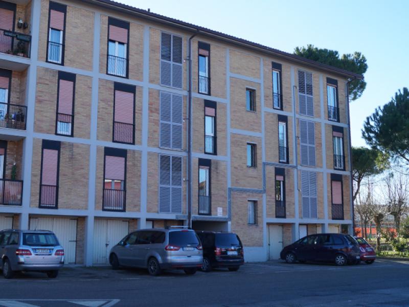 Vista di una delle facciate delle abitazioni a corte