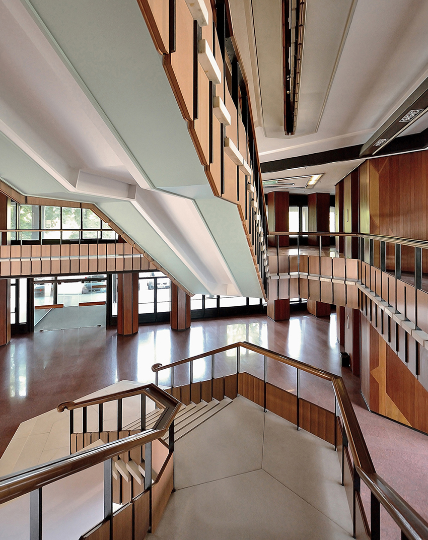 Vista dall'alto dell'ingresso con il corpo scala, 2015