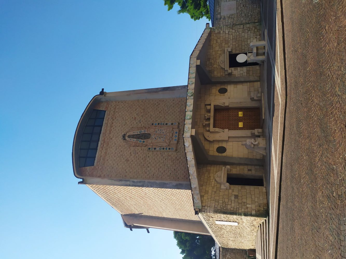 Esterno - prospetto principale