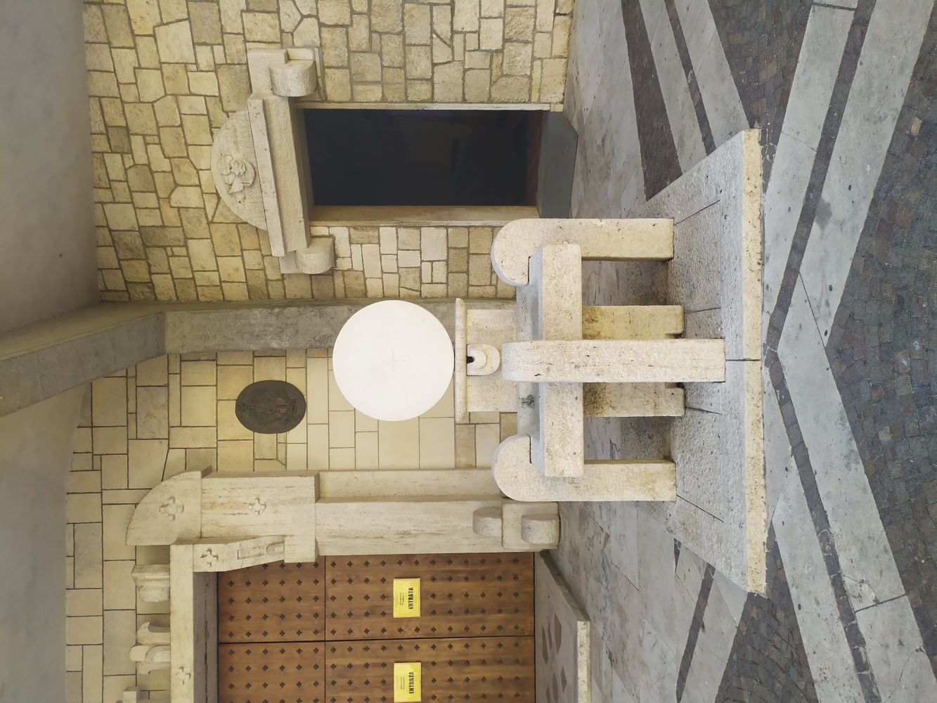 Esterno - Dettaglio scultura sagrato