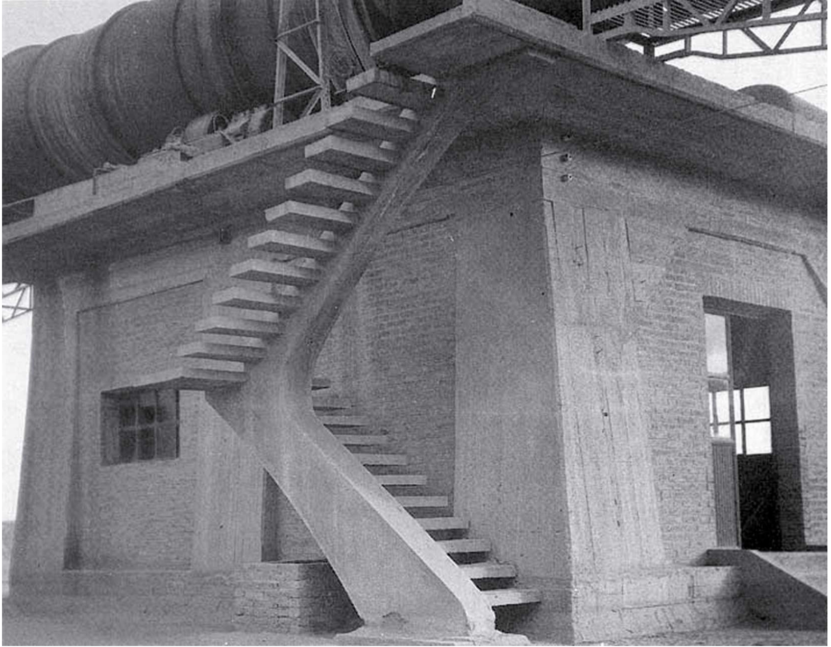 Scala per una base del forno, veduta esterna.