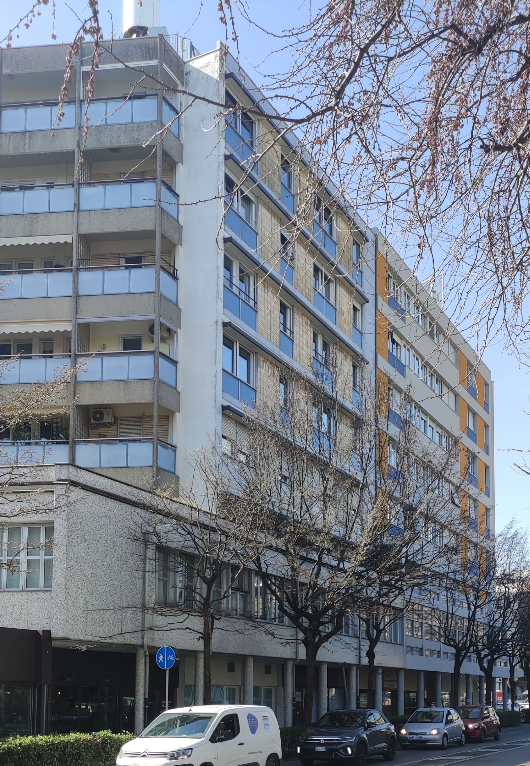 Facciata condominio su viale Marconi