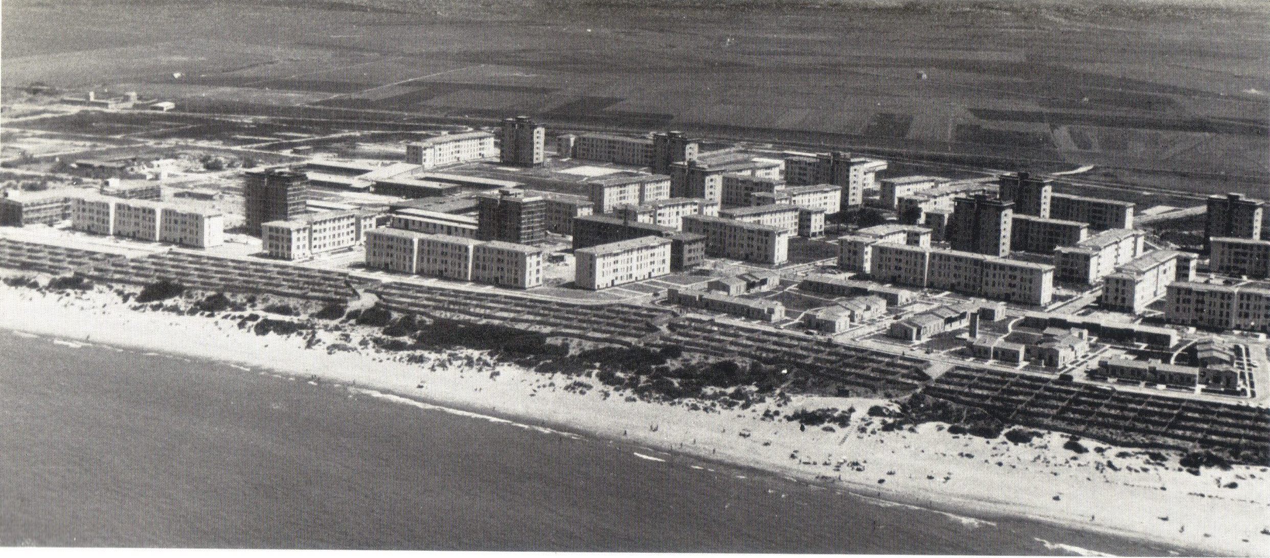 Veduta dal mare del quartiere in costruzione 