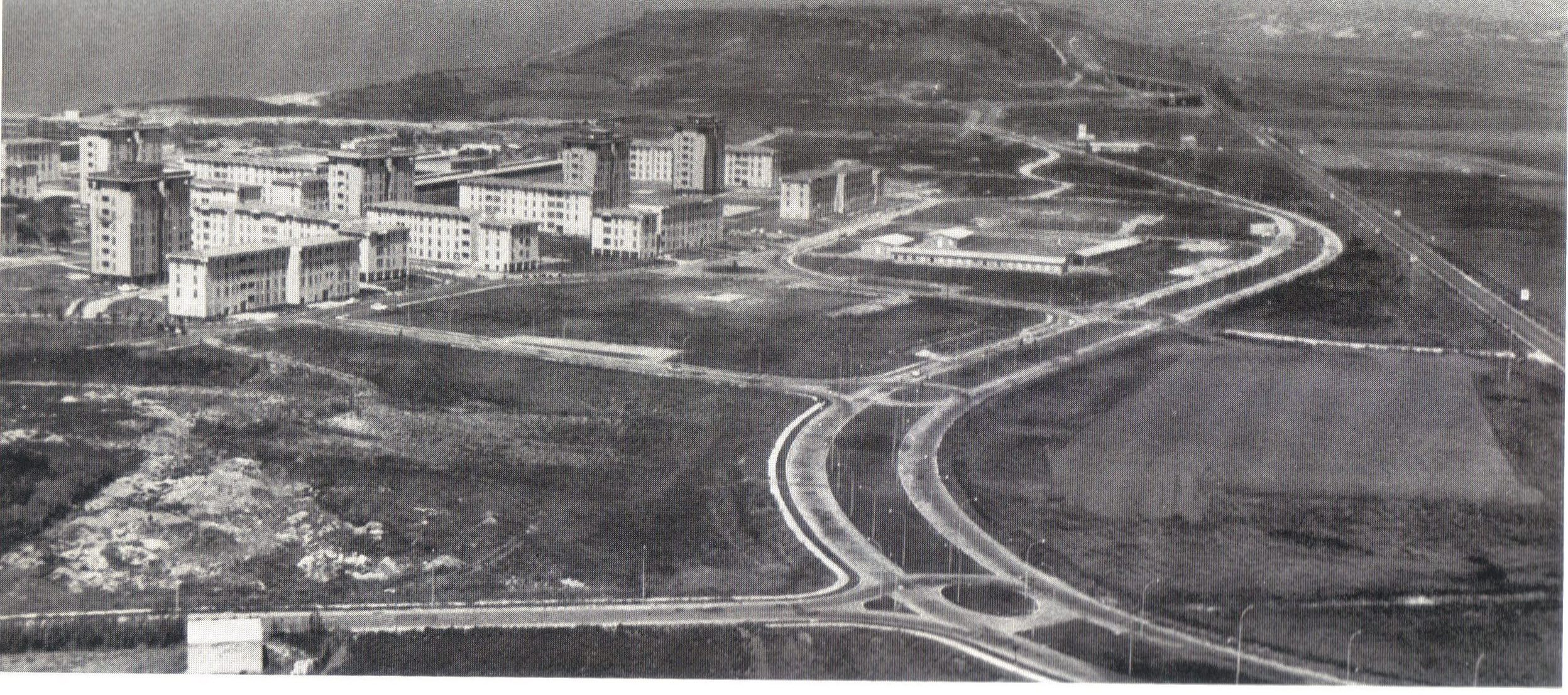 Veduta dalla strada statale del quartiere in costruzione 